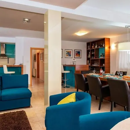 Villa De Pinus *