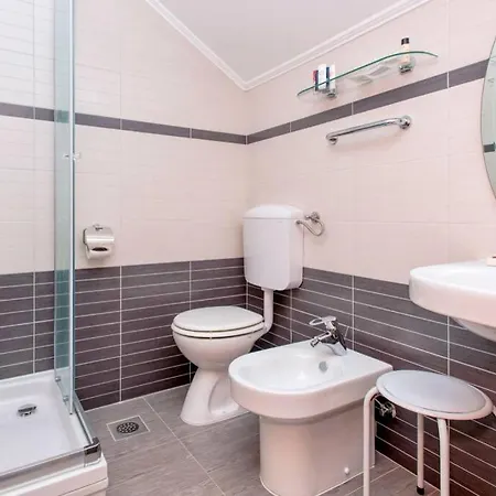 De Pinus Willa Hvar Town