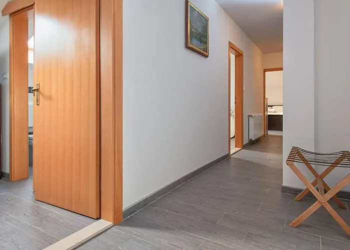 De Pinus * Hvar Town