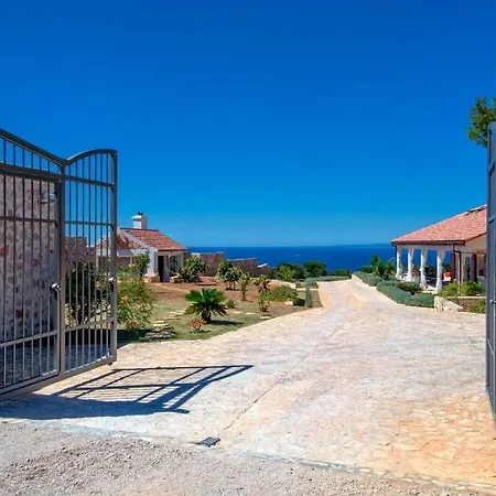 Villa De Pinus *